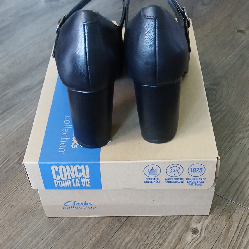 Clarks Black Heels Elegant Design - Picture 6 of 6